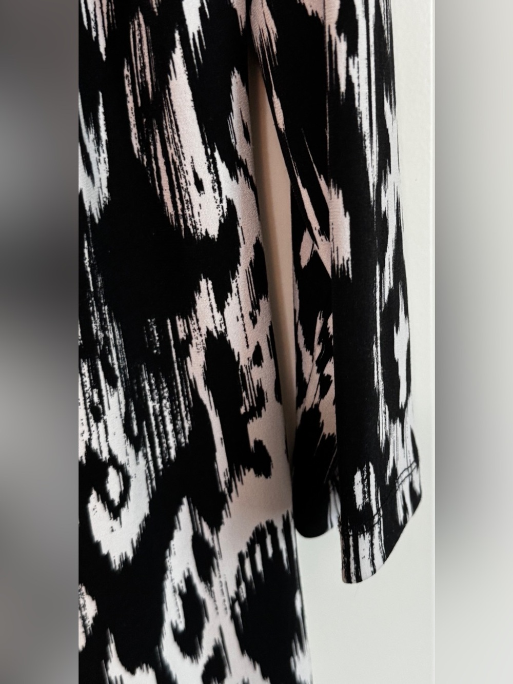 JM Collection Embellished Ikat Print Tunic Top Black White Medium - Picture 8 of 10